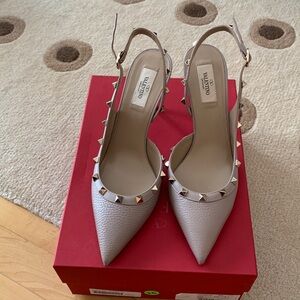 VALENTINO ROCKSTUDS BEIGE COLOR LEATHER SIZE 41 MADE IN ITALY